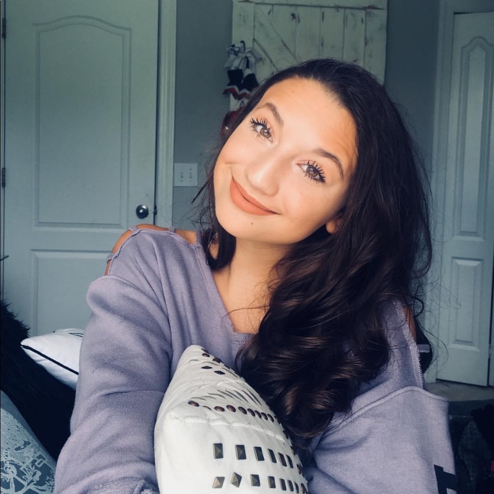 Meet your Posher, Olivia